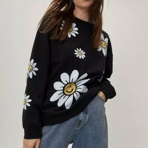 NWT NastyGal Daisy Smiley Face Flower Graphic Crewneck Sweatshirt